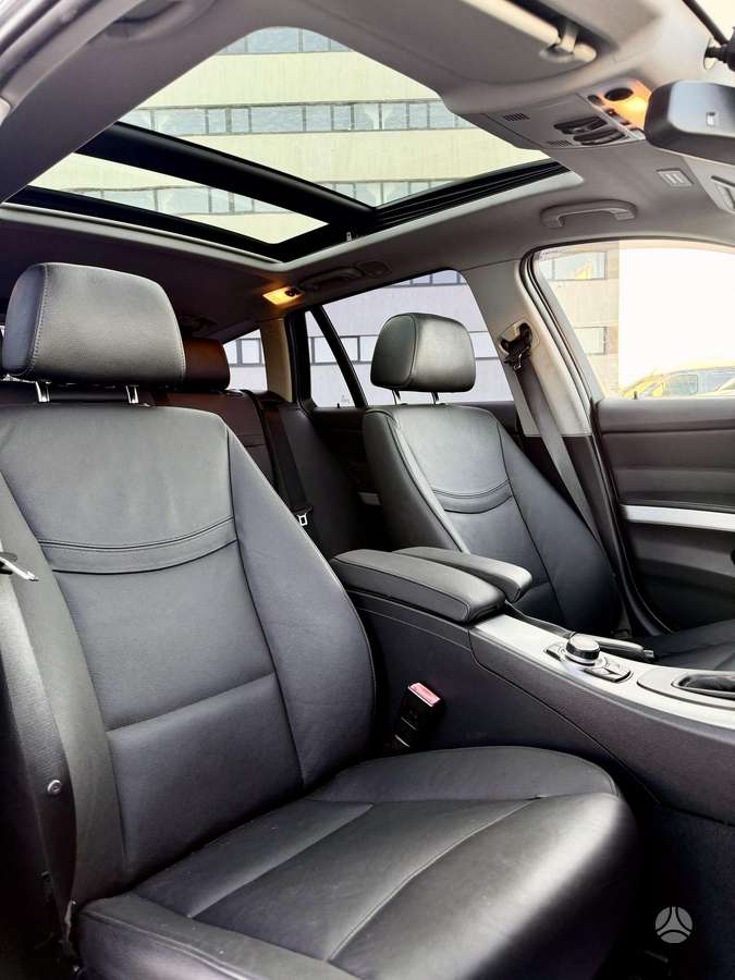 BMW 320 2010 — photo 14
