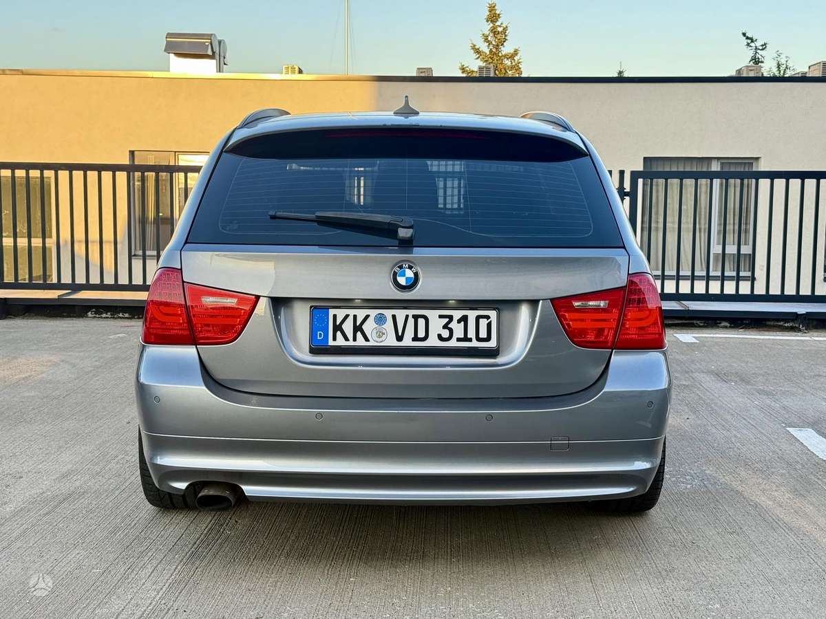 BMW 320 2010 — photo 6