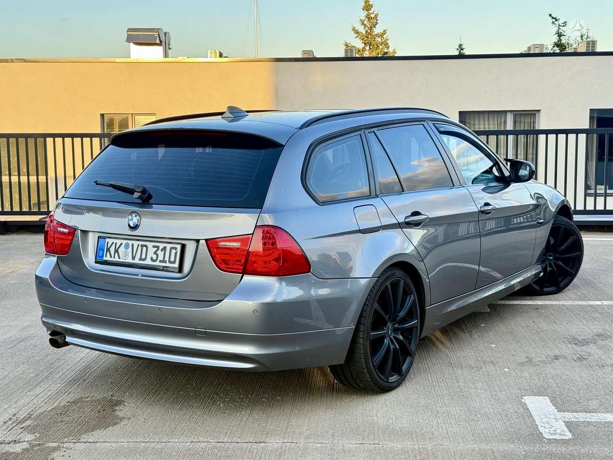 BMW 320 2010 — photo 7