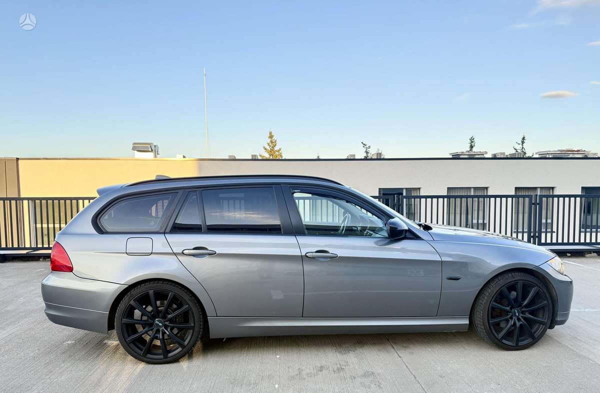 BMW 320 2010 — photo 8