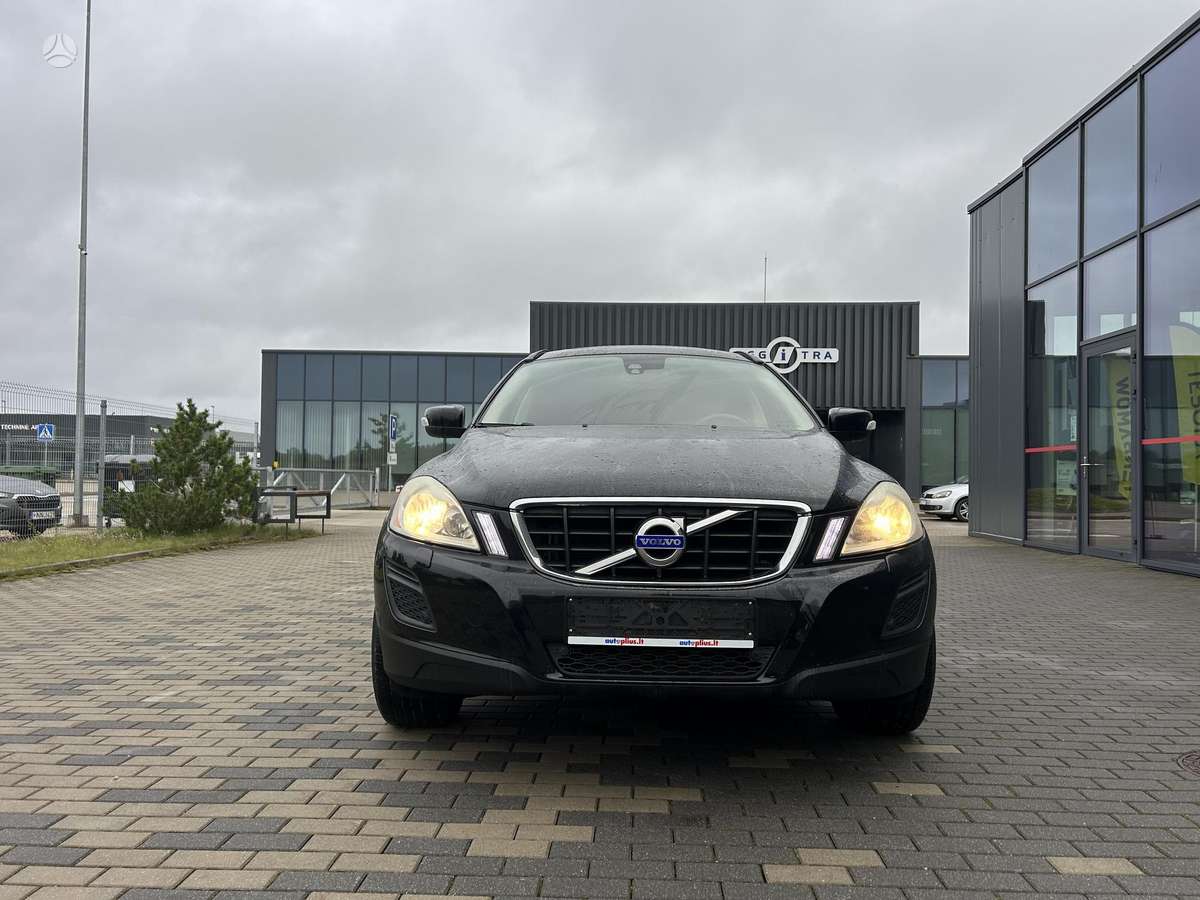 Volvo XC60 2011 — вигляд ззаду