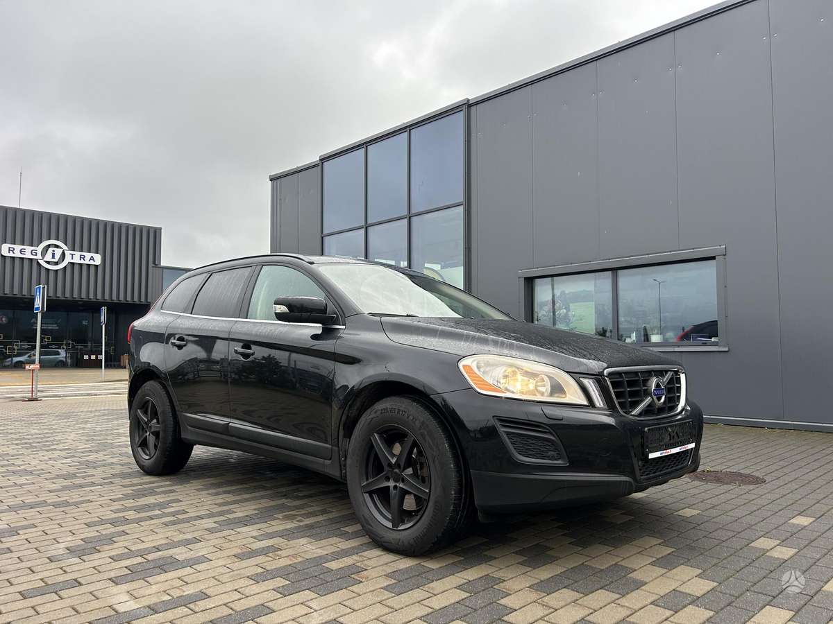 Volvo XC60 2011 — салон