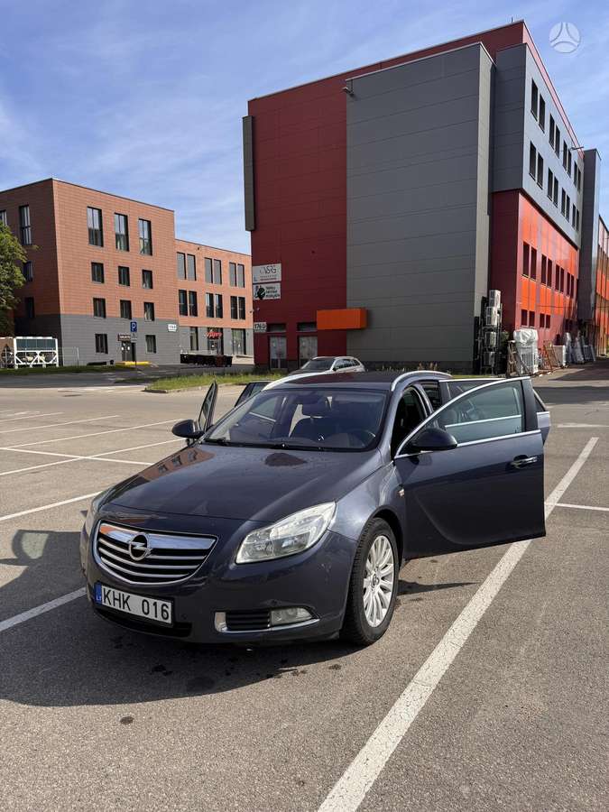 Opel Insignia 2009 — вигляд ззаду