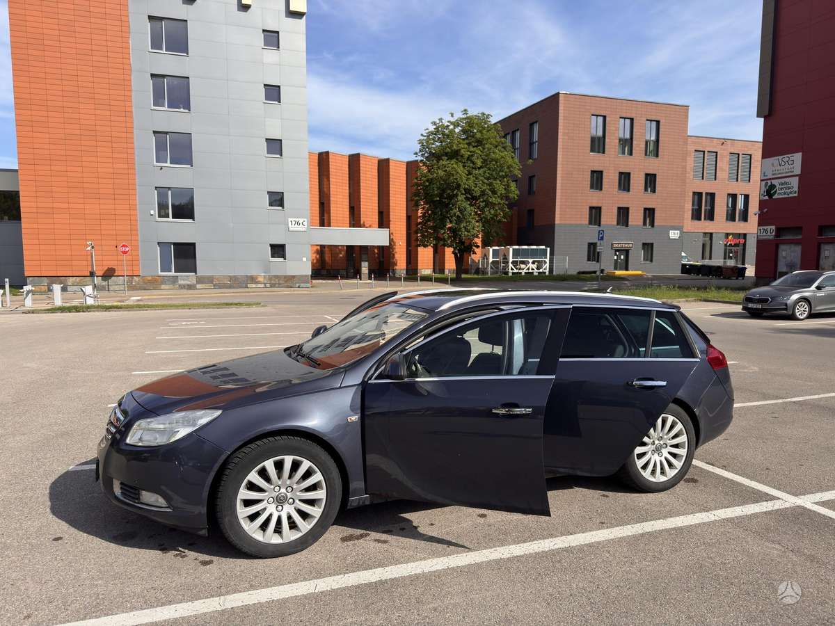 Opel Insignia 2009 — салон