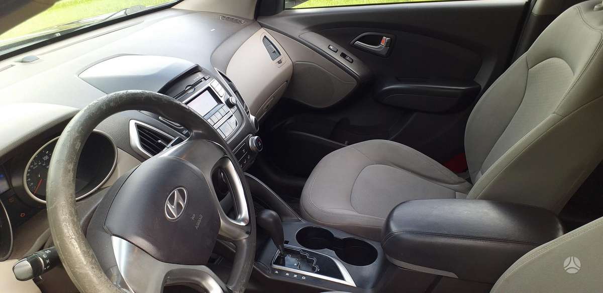 Hyundai Tucson 2012 — interior