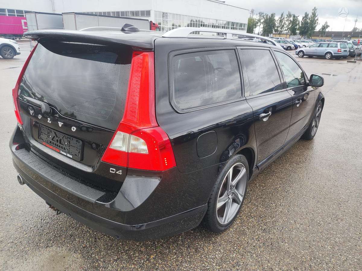 Volvo V70 2013 — interior