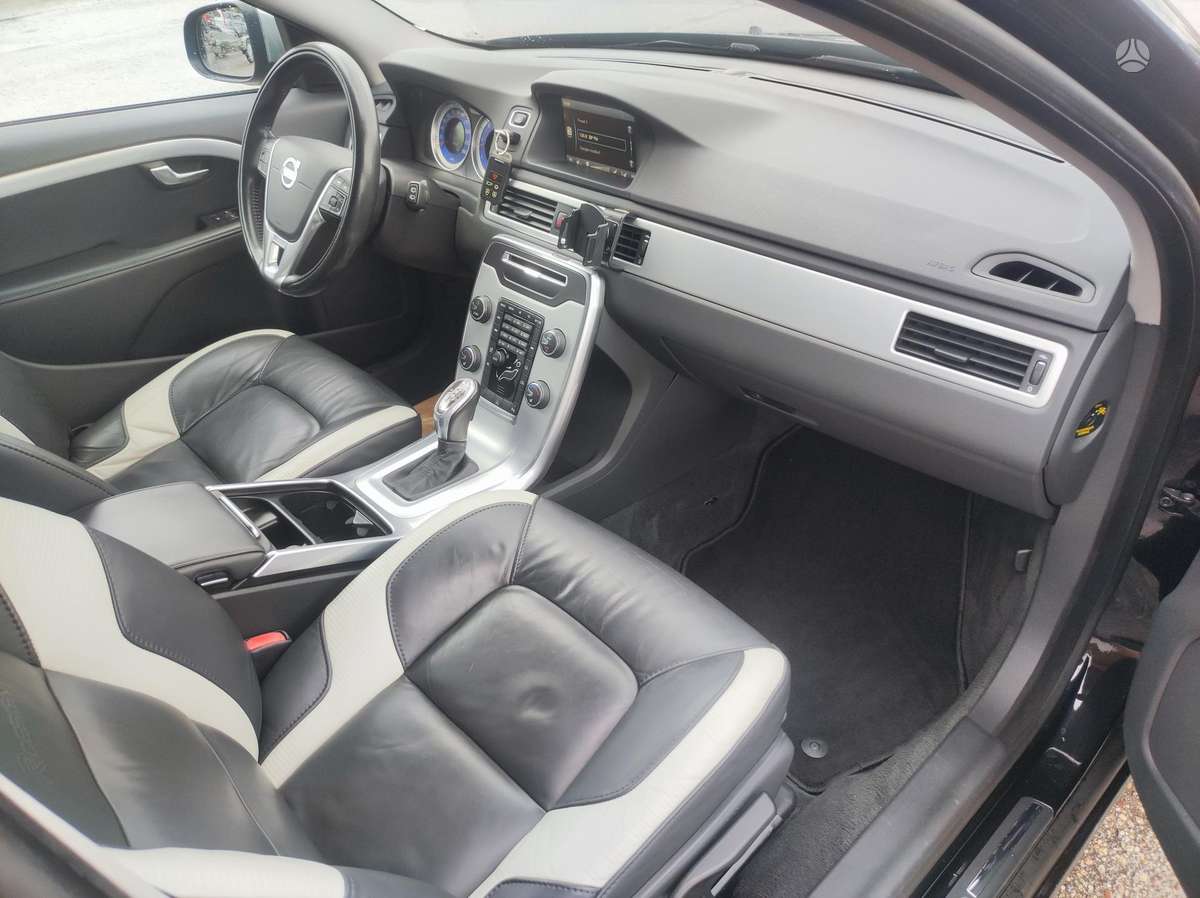 Volvo V70 2013 — photo 7