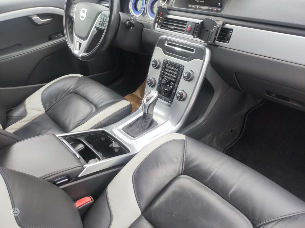 Volvo V70 2013 — photo 8