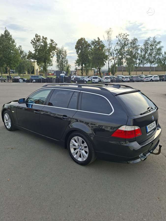 BMW 520 2007 — rear view
