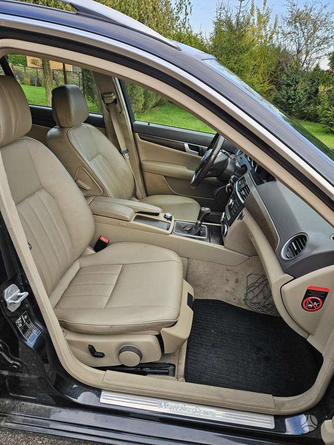 Mercedes-Benz C220 2013 — photo 11