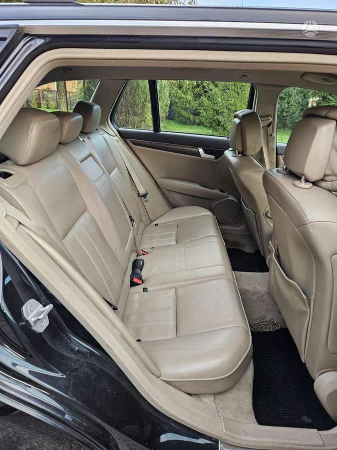 Mercedes-Benz C220 2013 — photo 12