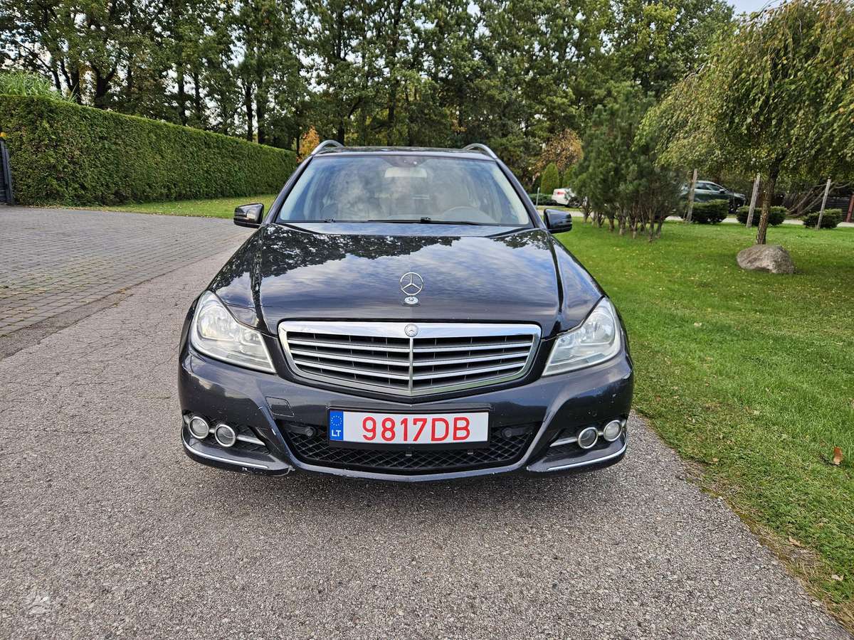 Mercedes-Benz C220 2013 — rear view
