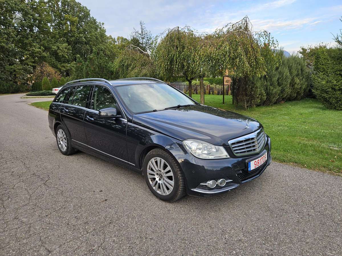 Mercedes-Benz C220 2013 — interior