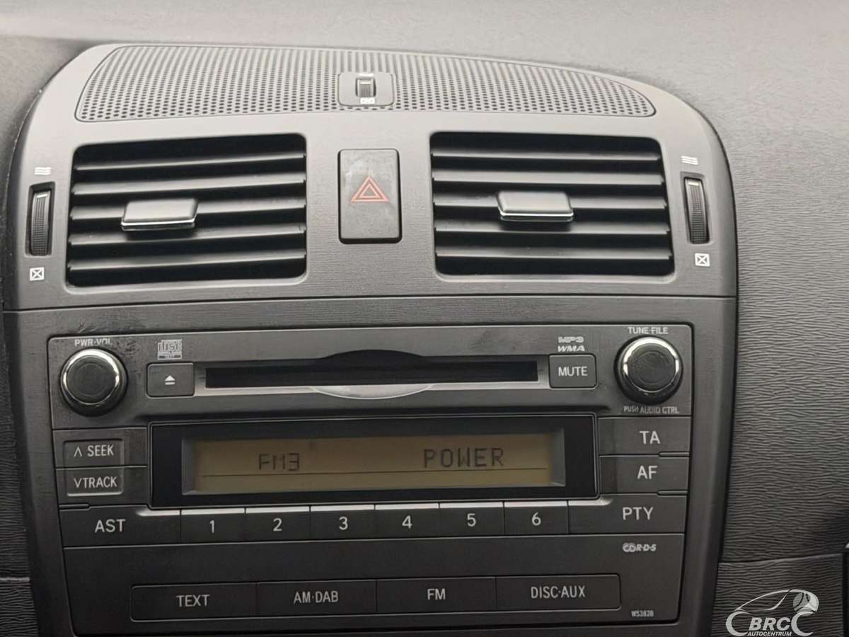 Toyota Avensis 2010 — photo 16