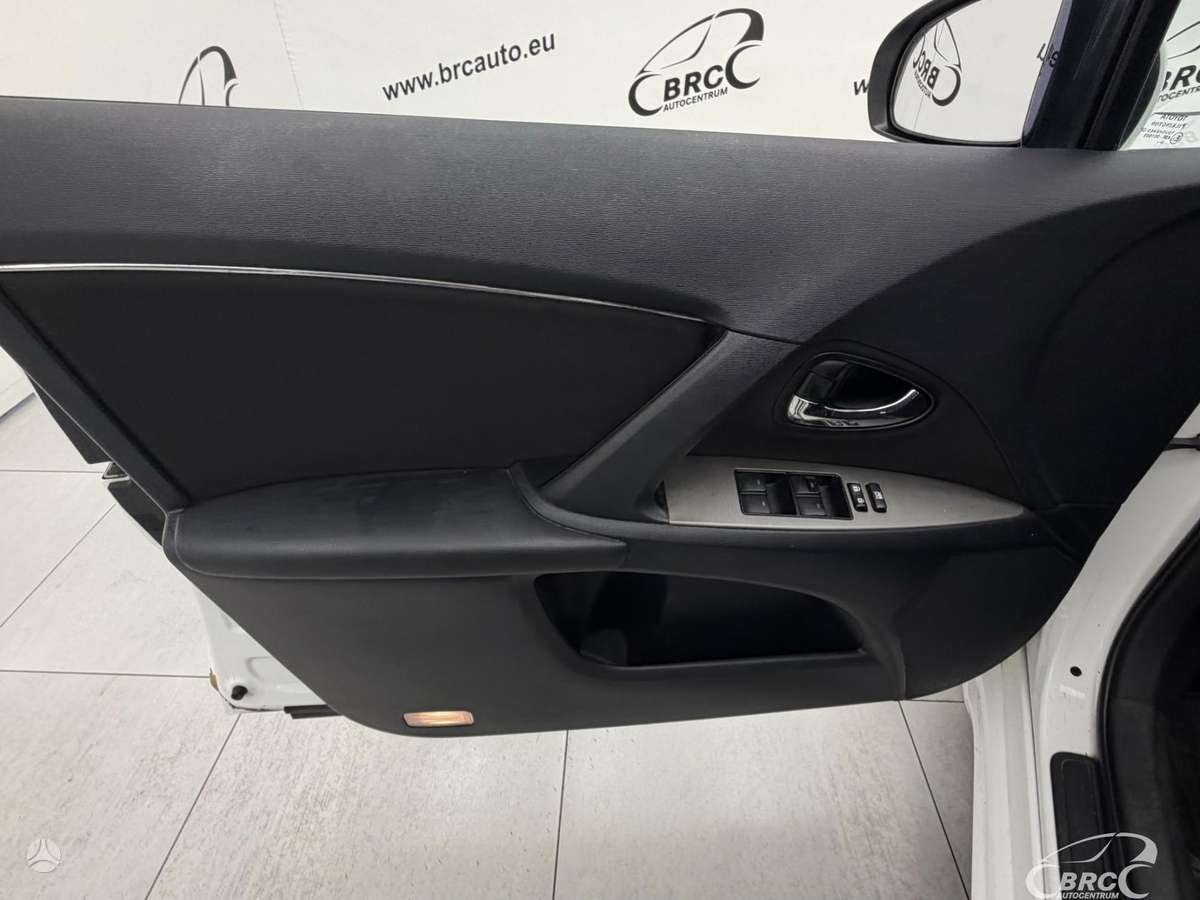 Toyota Avensis 2010 — photo 20