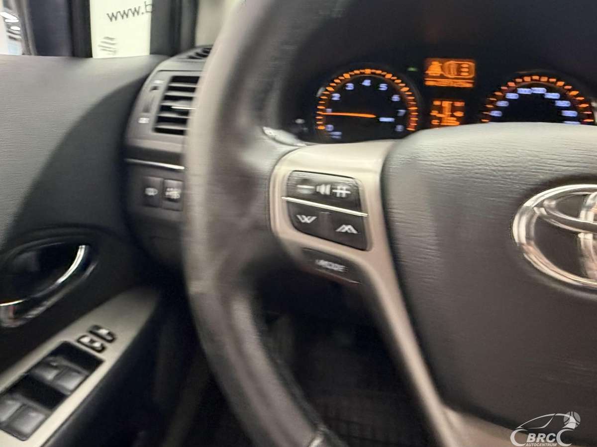 Toyota Avensis 2010 — photo 29