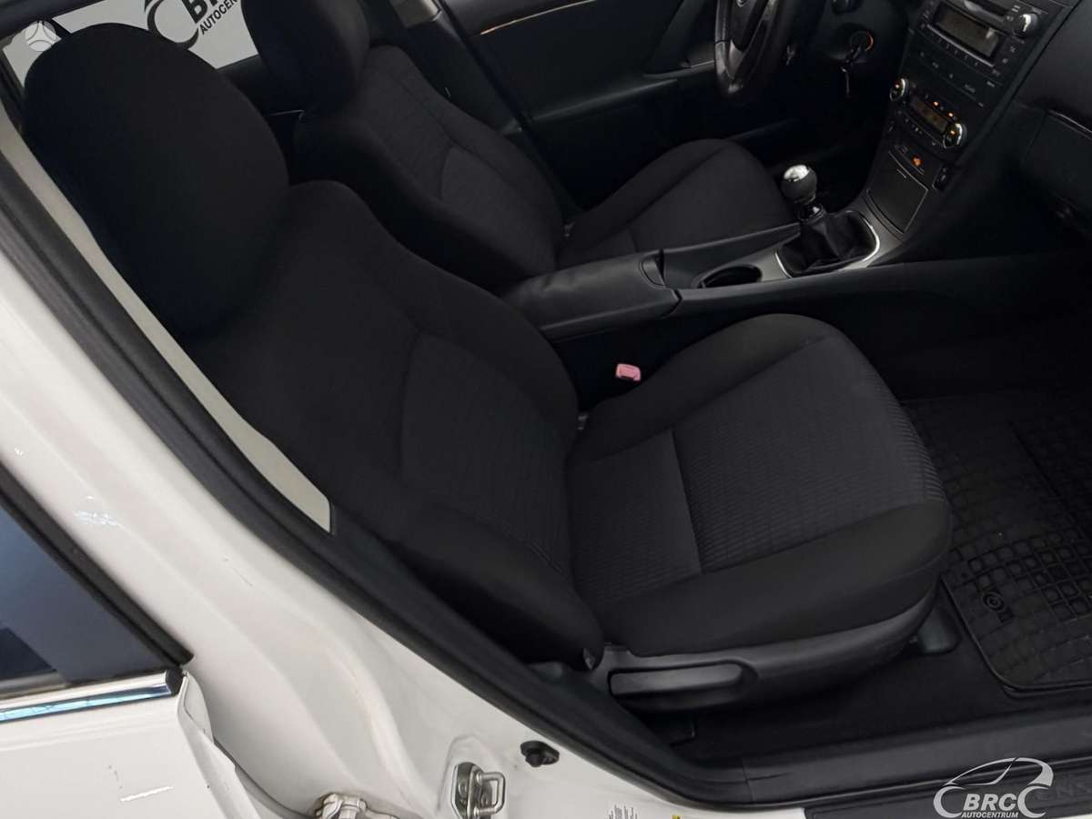 Toyota Avensis 2010 — photo 6