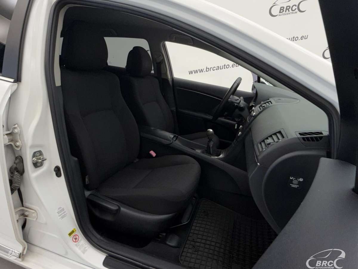 Toyota Avensis 2010 — photo 8