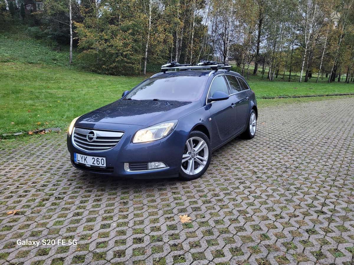 Opel Insignia 2012 — rear view