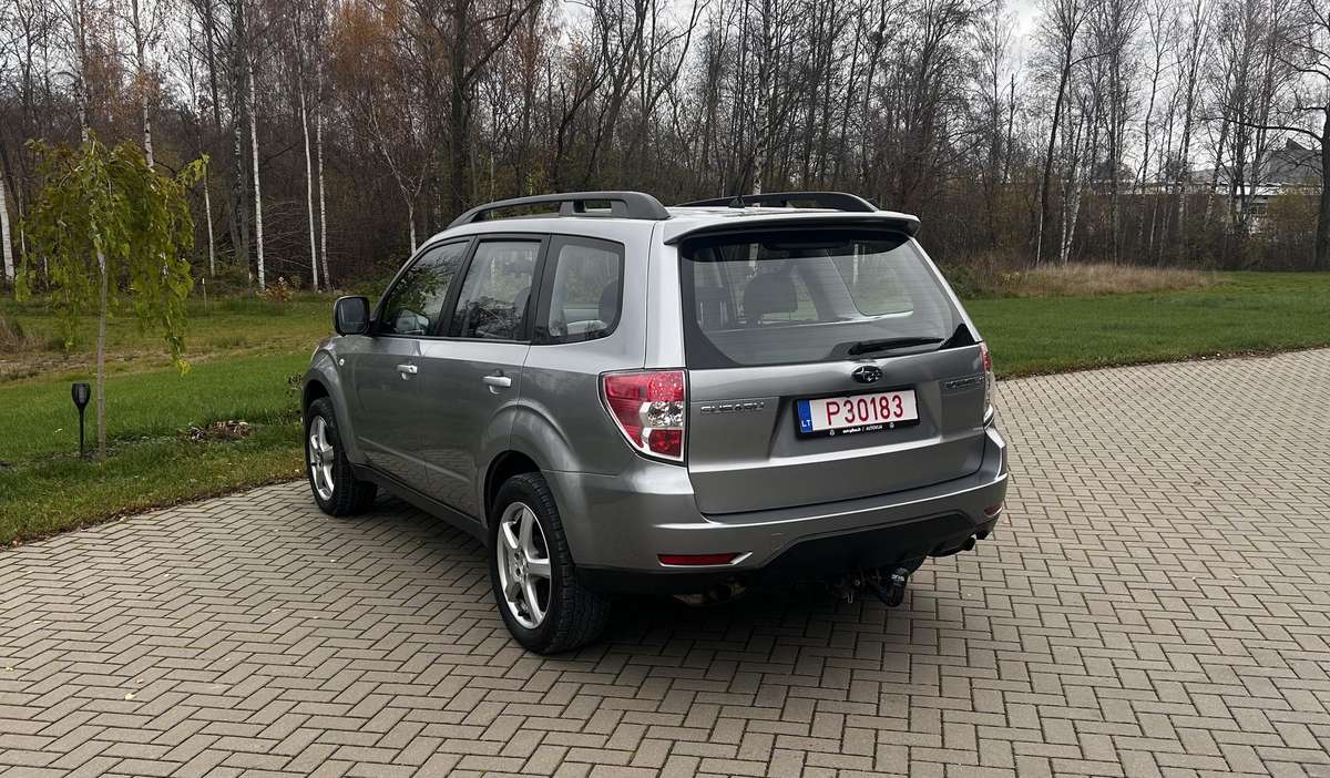 Subaru Forester 2010 — photo 12