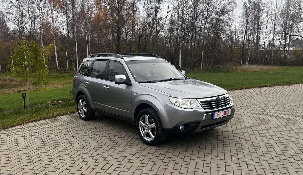 Subaru Forester 2010 — interior