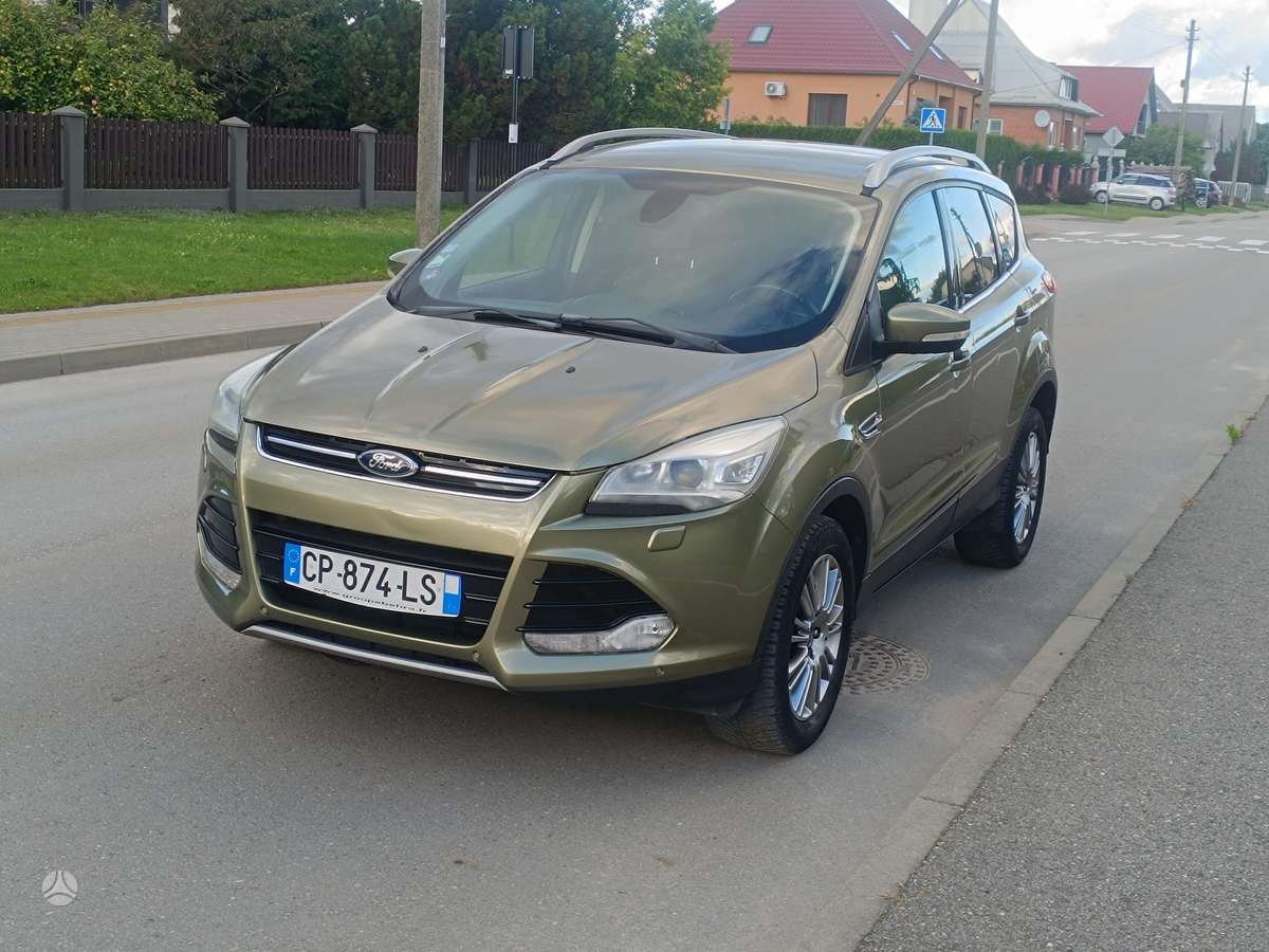 Ford Kuga 2013 — вигляд ззаду