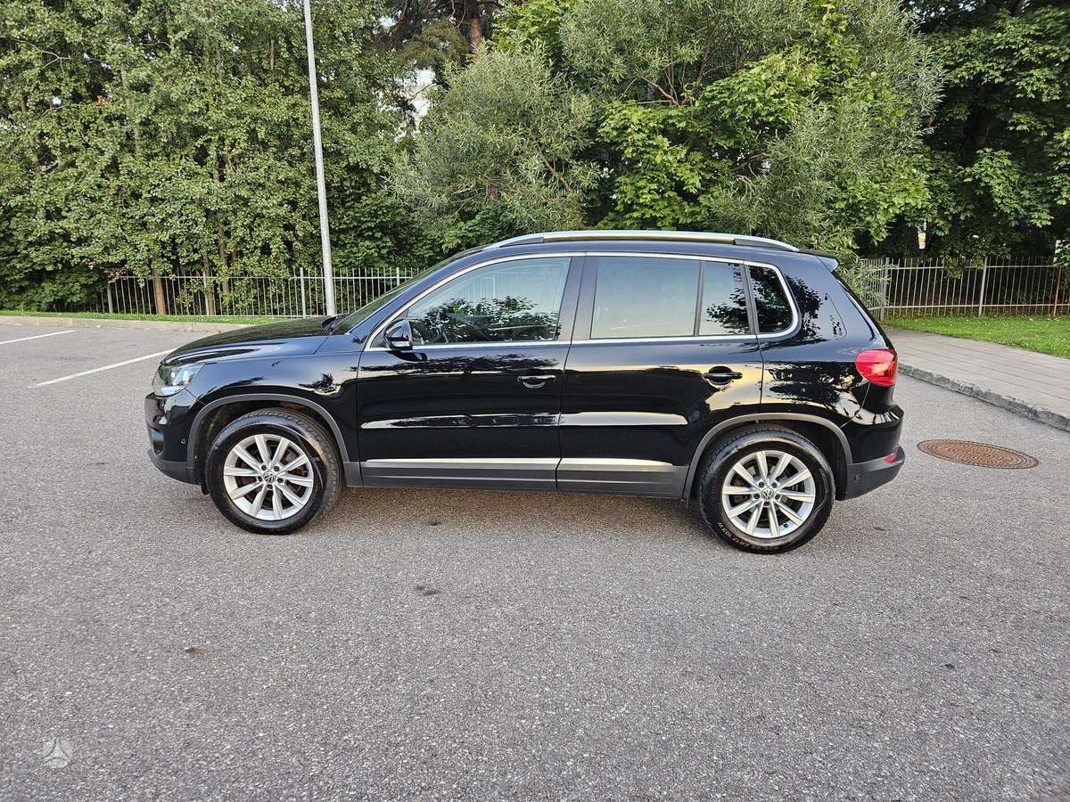 Volkswagen Tiguan 2013 — rear view