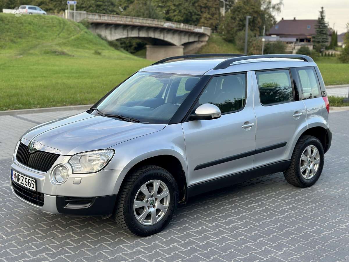 Skoda Yeti 2012 — rear view