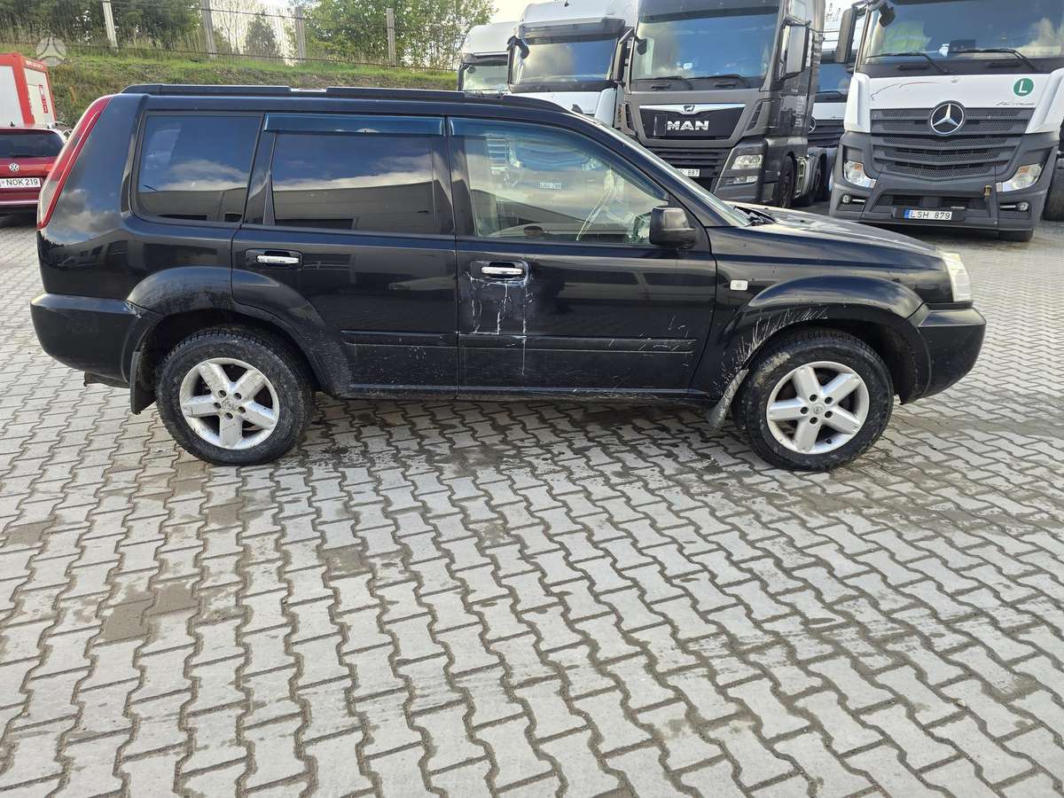 Nissan X-Trail 2004 — вигляд ззаду