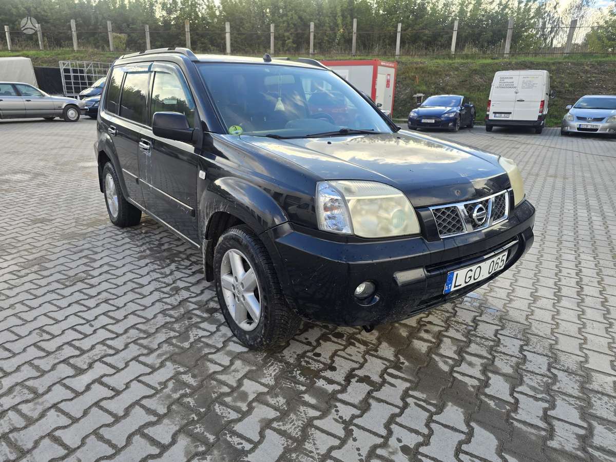 Nissan X-Trail 2004 — салон