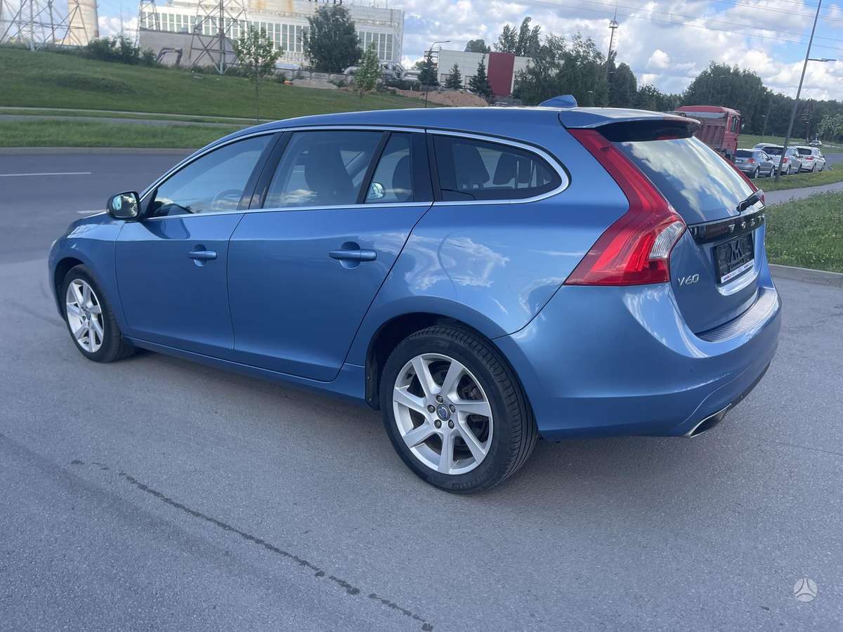 Volvo V60 2014 — photo 14
