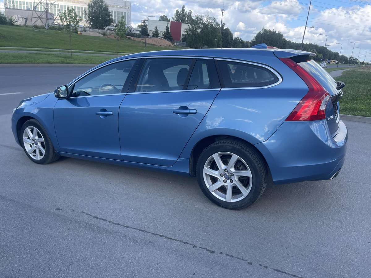 Volvo V60 2014 — photo 15