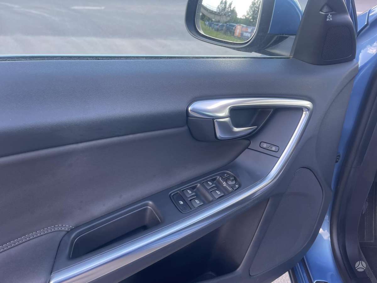 Volvo V60 2014 — photo 17