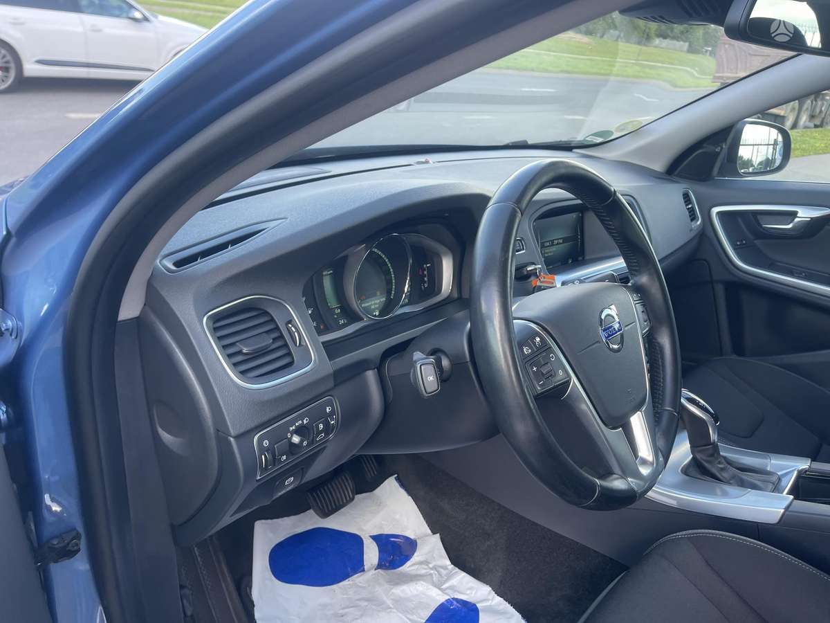 Volvo V60 2014 — photo 18