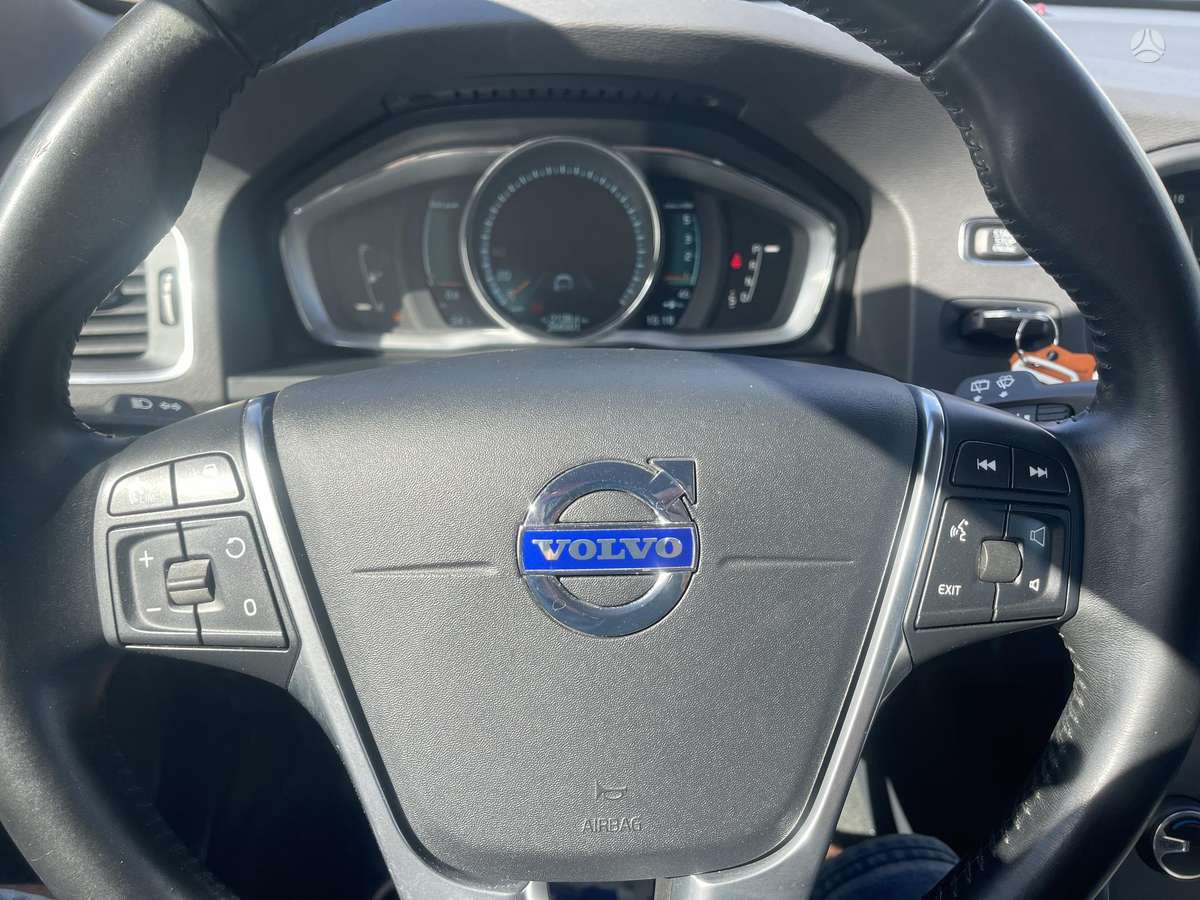 Volvo V60 2014 — photo 19