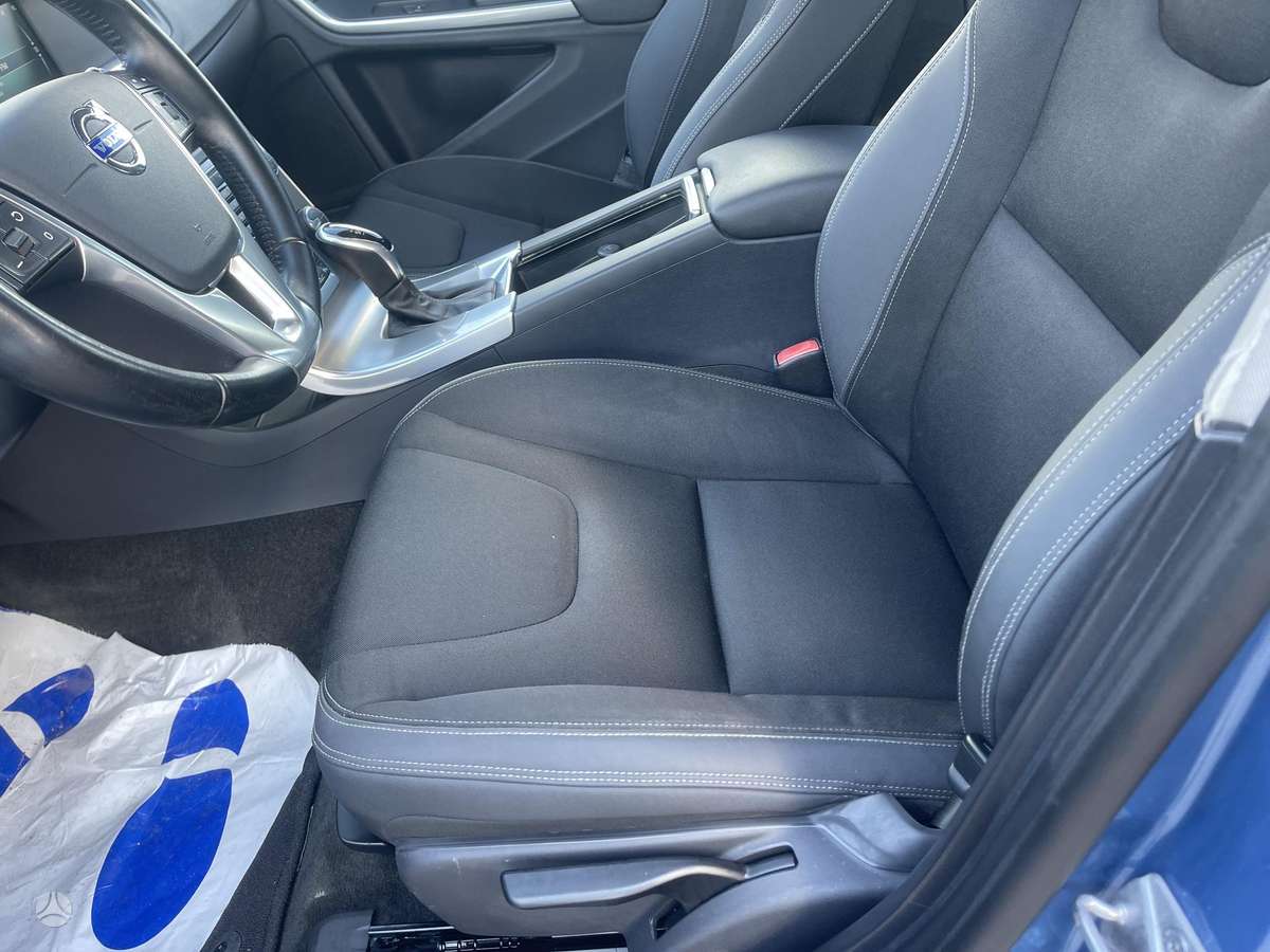 Volvo V60 2014 — photo 22