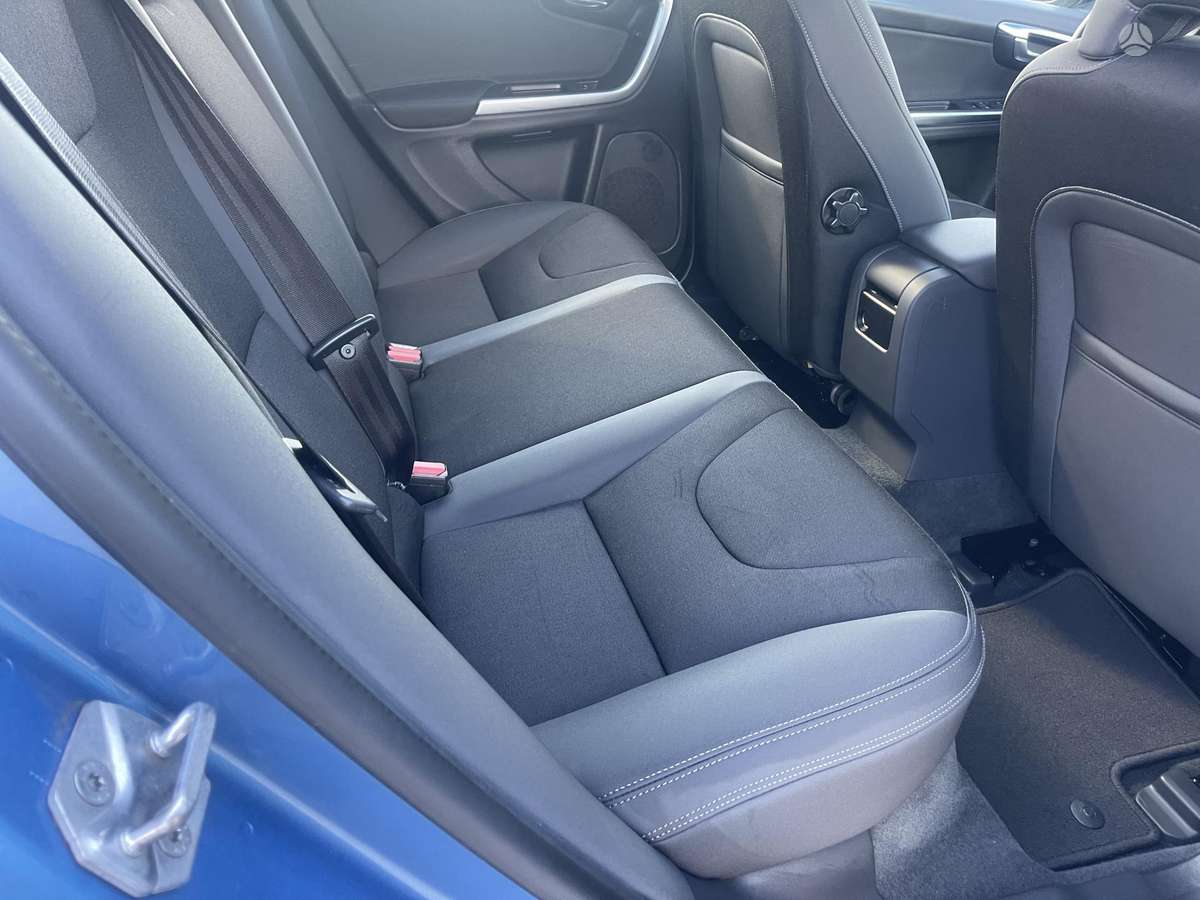 Volvo V60 2014 — photo 25