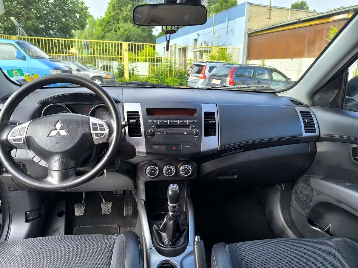 Mitsubishi Outlander 2011 — photo 10