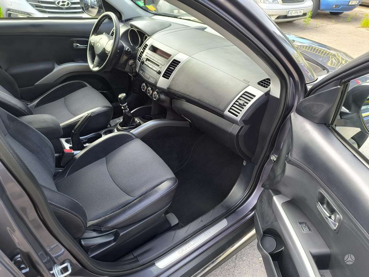 Mitsubishi Outlander 2011 — photo 11