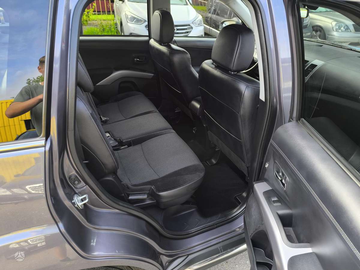 Mitsubishi Outlander 2011 — photo 17