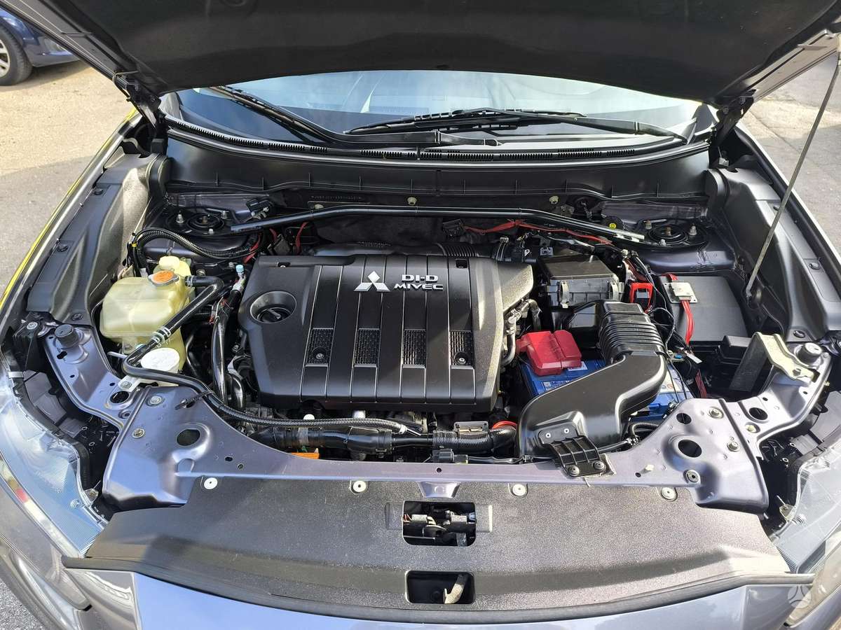 Mitsubishi Outlander 2011 — photo 20