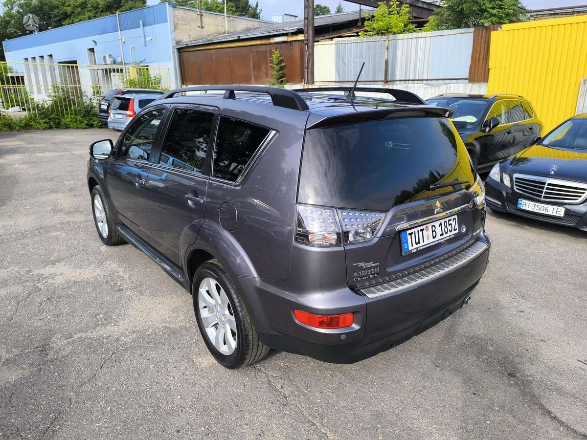 Mitsubishi Outlander 2011 — photo 8