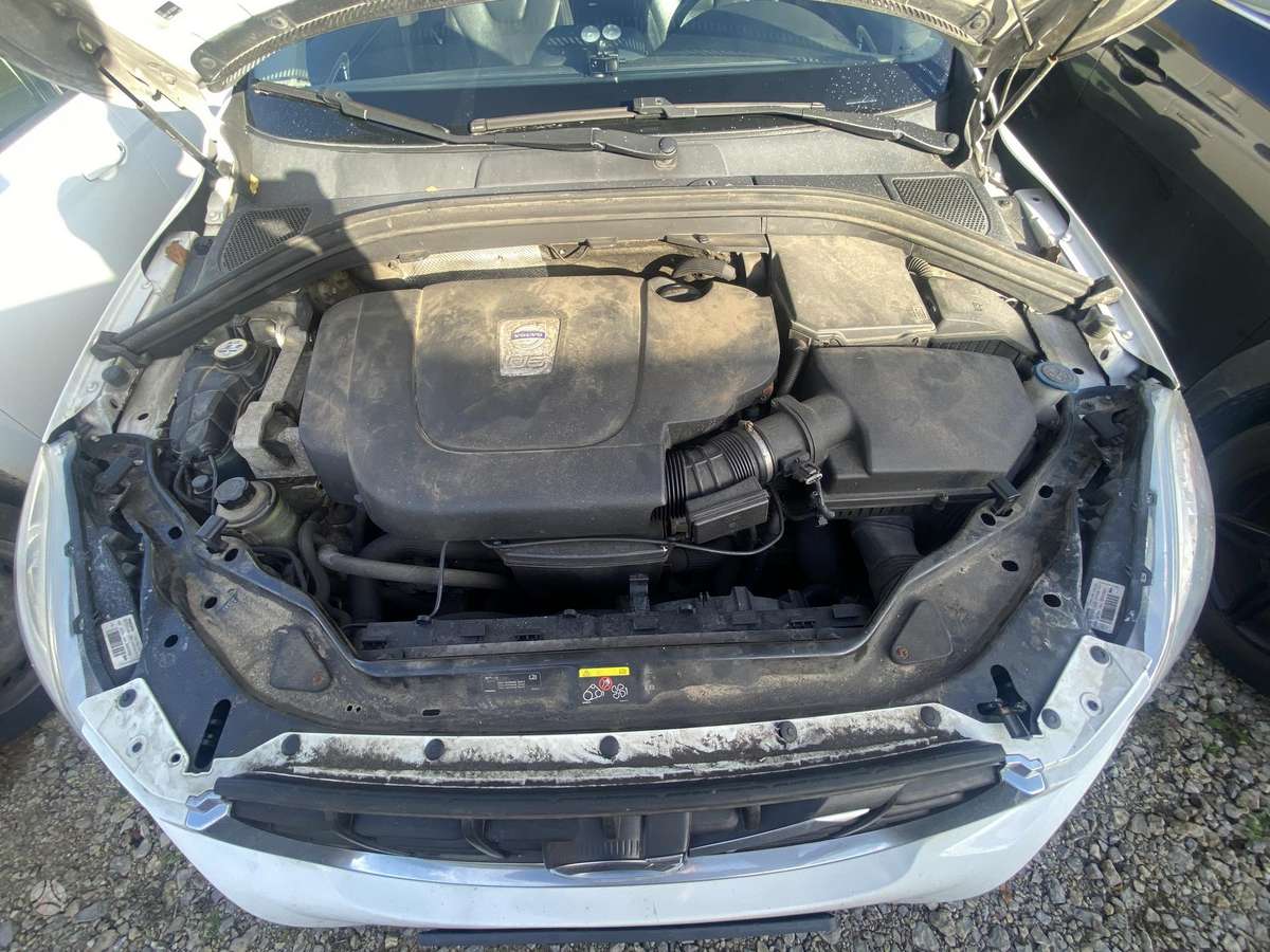 Volvo XC60 2010 — photo 11