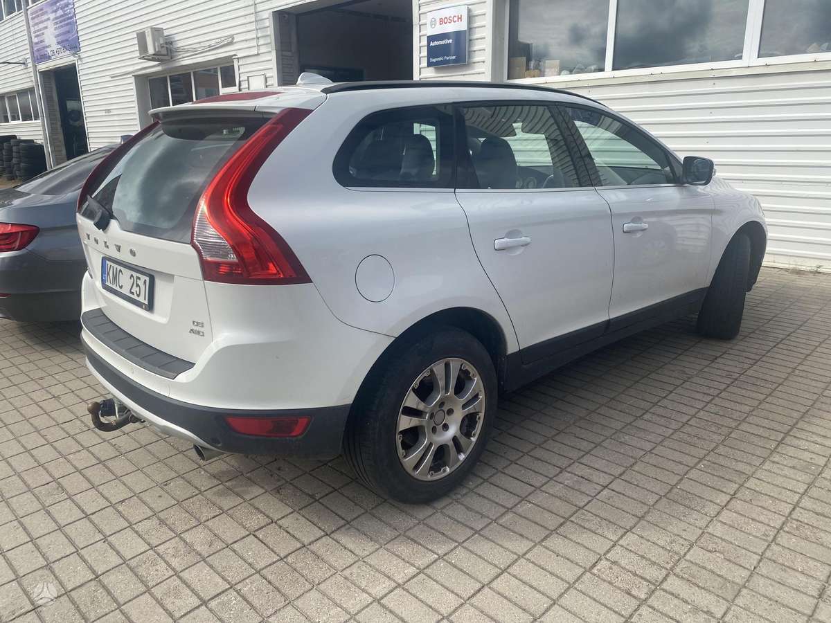 Volvo XC60 2010 — interior