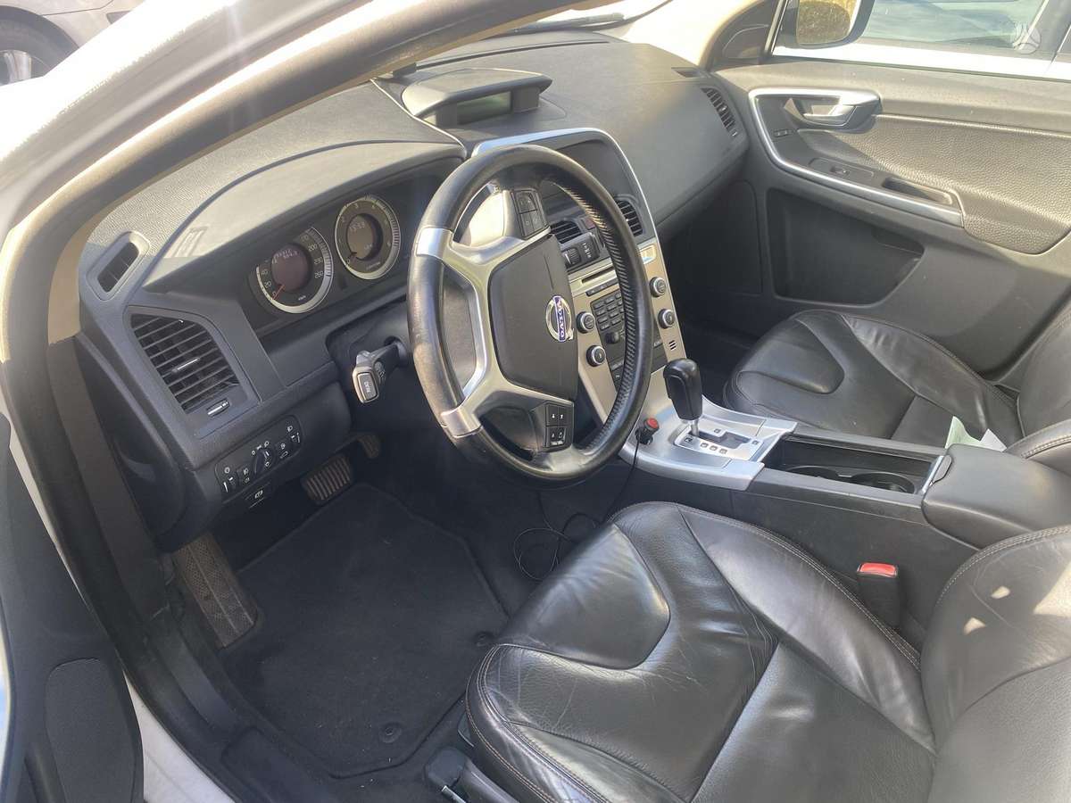 Volvo XC60 2010 — photo 6