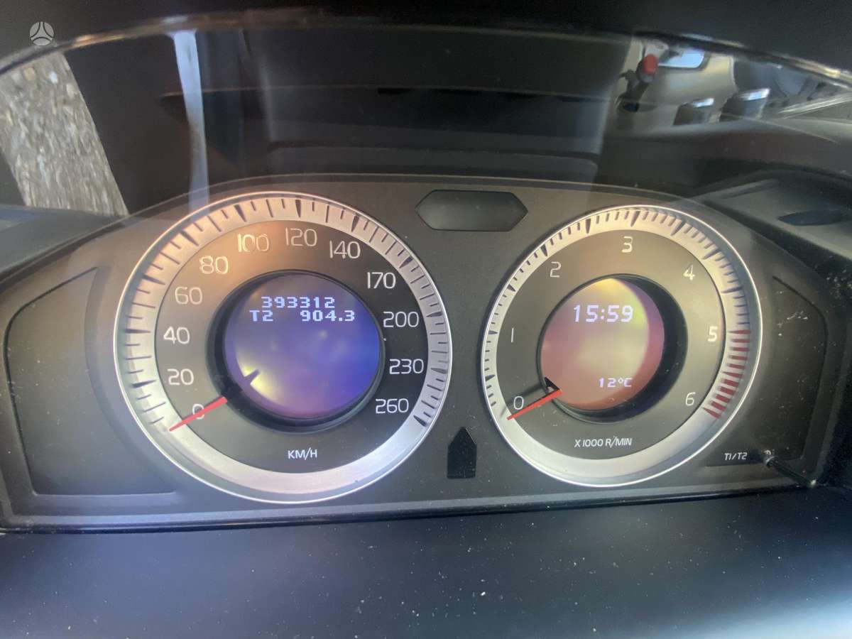 Volvo XC60 2010 — photo 9