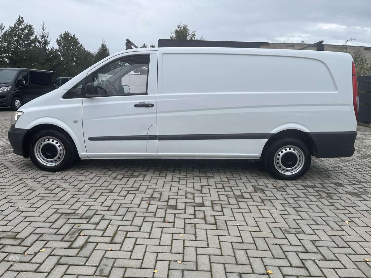 Mercedes-Benz Vito 2011 — вигляд ззаду