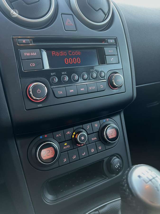 Nissan Qashqai 2011 — photo 12