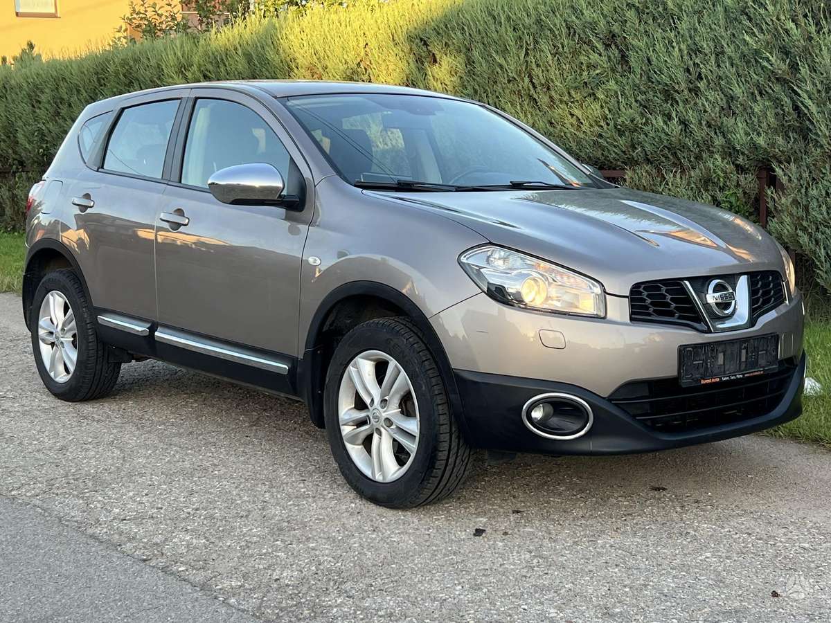 Nissan Qashqai 2011 — interior