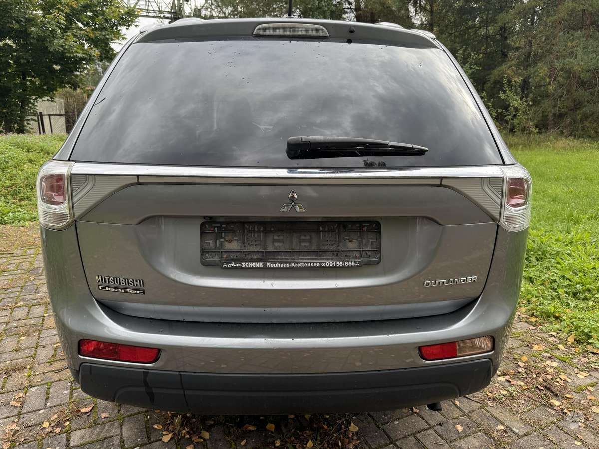 Mitsubishi Outlander 2014 — вигляд ззаду